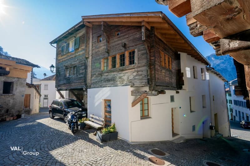 Kernsaniertes Walliserhaus im alten Dorfkern von Leuk (1)