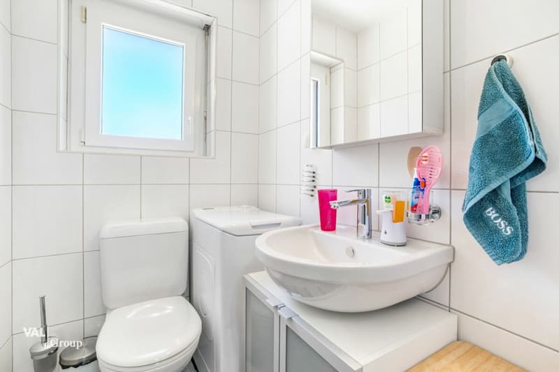 Sonnige 4.5-Zimmer-Wohnung mit zwei Garagen an ruhiger Lage in Steg (8)