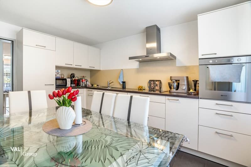 Sonnige 4.5-Zimmer-Wohnung mit zwei Garagen an ruhiger Lage in Steg (4)