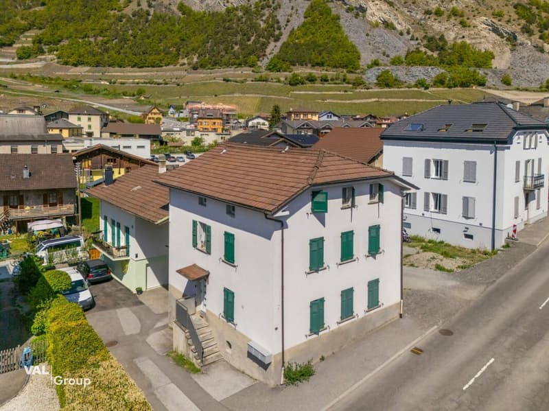Petit immeuble de 3 lots 2.5 pièces au coeur du villlage, avec rendement brut à 4.5% (2)