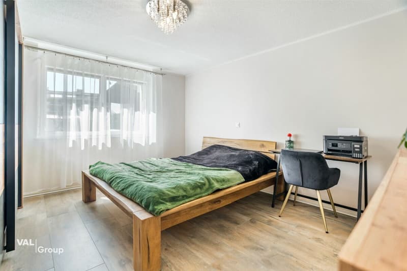 Neuwertige, helle Wohnung mit grosszügiger privater Grünfläche (6)