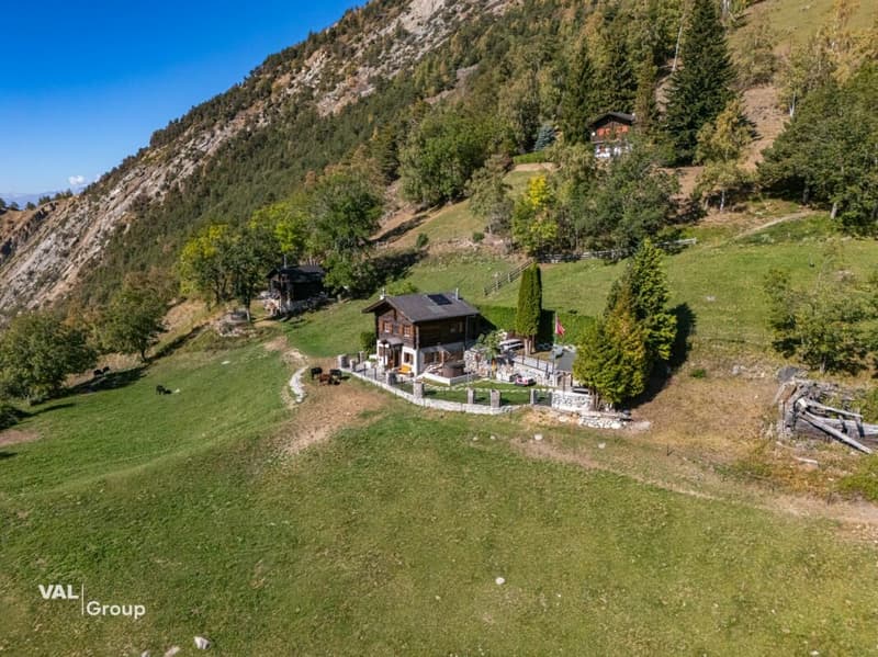 Seltenes Bijou über dem Rhonetal: Off-Grid-Chalet mit Traumaussicht (21)