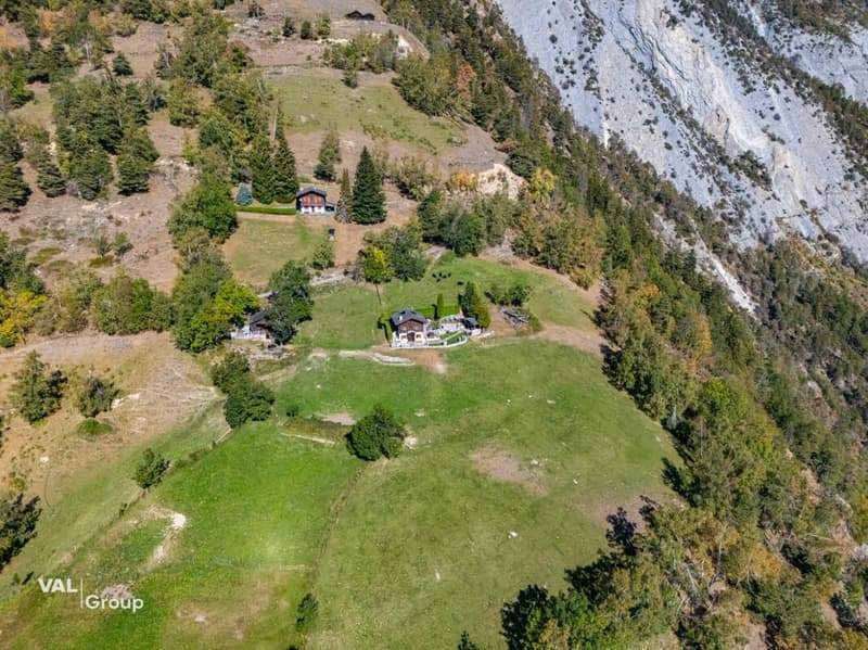 Seltenes Bijou über dem Rhonetal: Off-Grid-Chalet mit Traumaussicht (22)