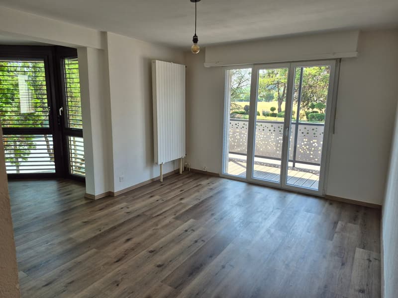 Helles 4-Zimmer-Apartment zur Miete in Eclépens (2)