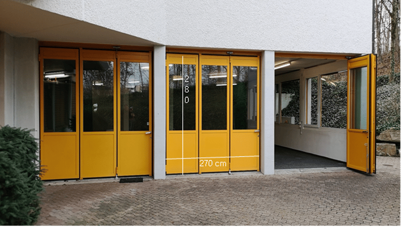 large yellow doors, 2.80 meters height, 270 cm width, entrance to garage