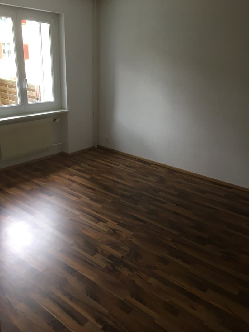 Gemütliche 2.5-Zimmer-Wohnung in ruhiger Lage in Suhr (4)