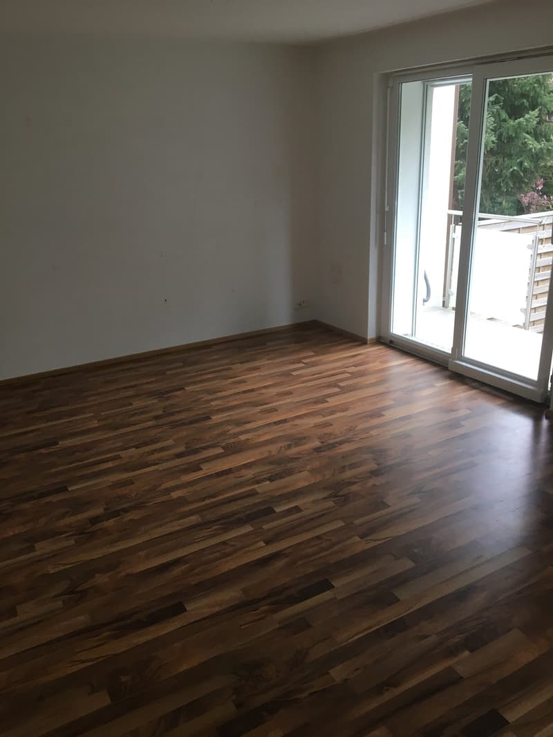 Gemütliche 2.5-Zimmer-Wohnung in ruhiger Lage in Suhr (3)