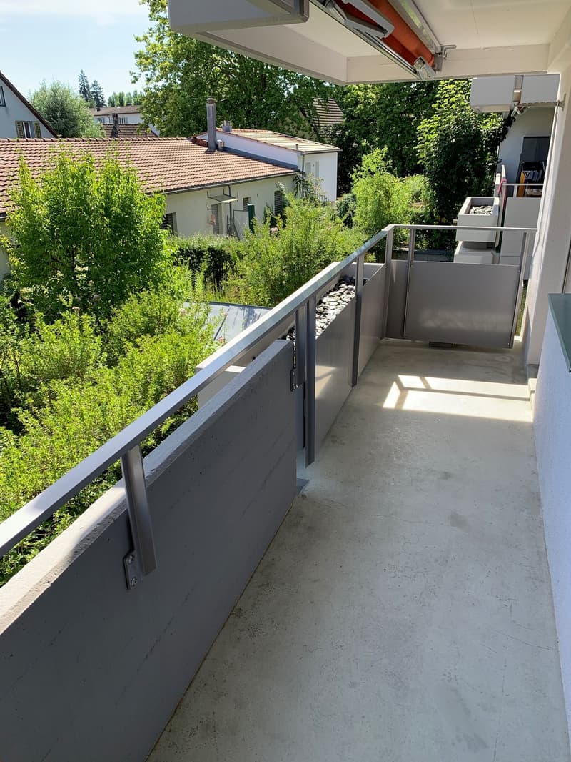 Helle 4-Zimmer-Wohnung mit Balkon und schöner Aussicht in Lenzburg (3)