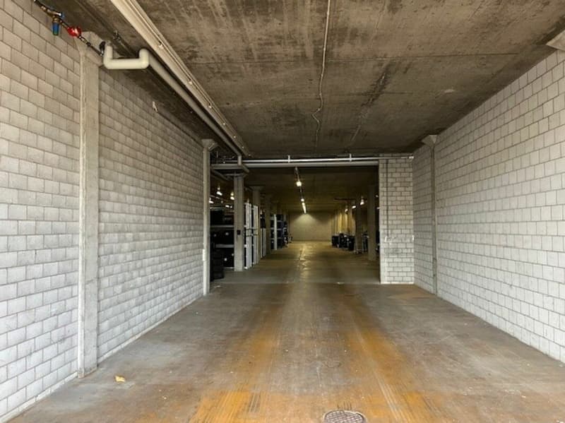 Espace commercial pouvant être emprunté/entrepôt à louer à CHF 69.50/m2 (4)