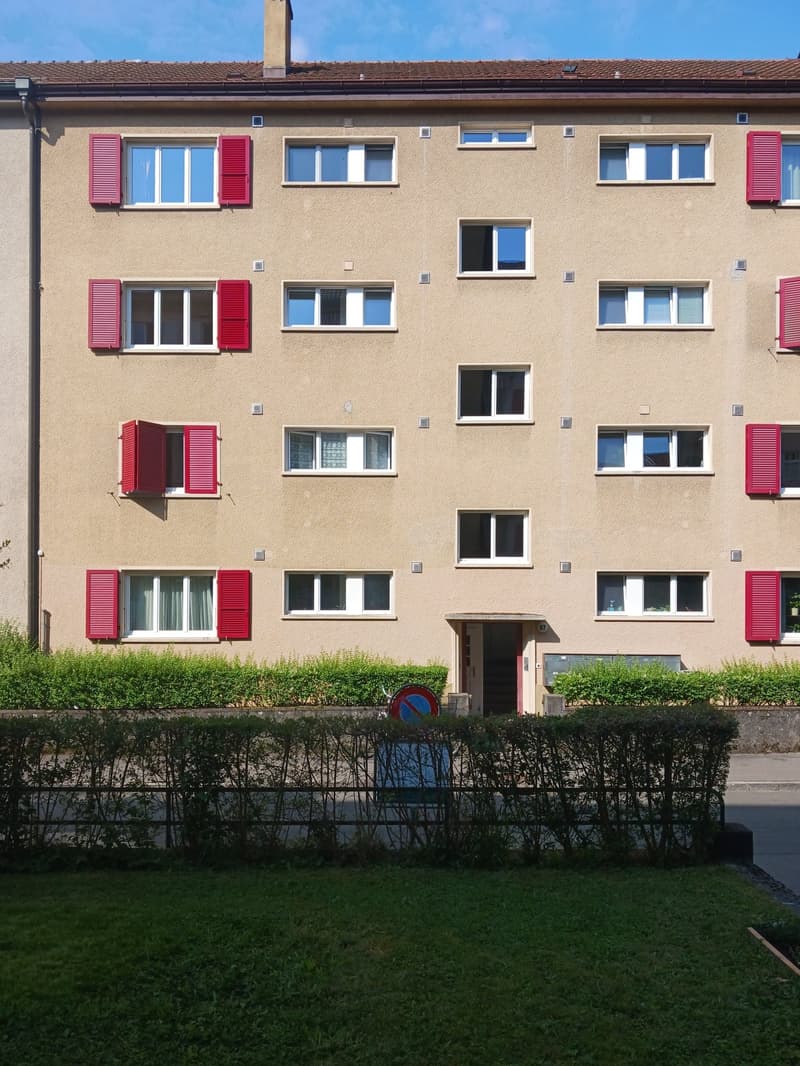 Incantevole appartamento di 2 camere in un edificio storico con balcone, in posizione centralissima a Berna (3)