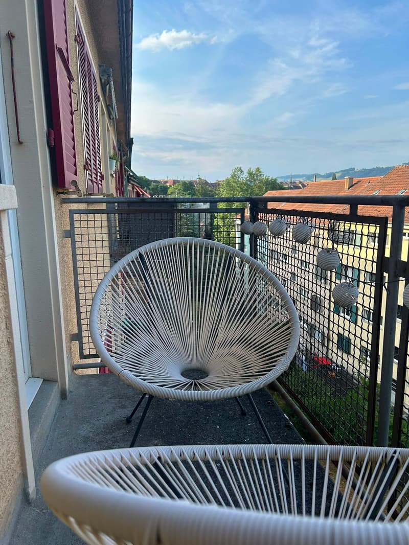 Incantevole appartamento di 2 camere in un edificio storico con balcone, in posizione centralissima a Berna (4)