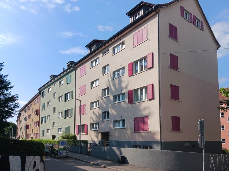 Incantevole appartamento di 2 camere in un edificio storico con balcone, in posizione centralissima a Berna (2)