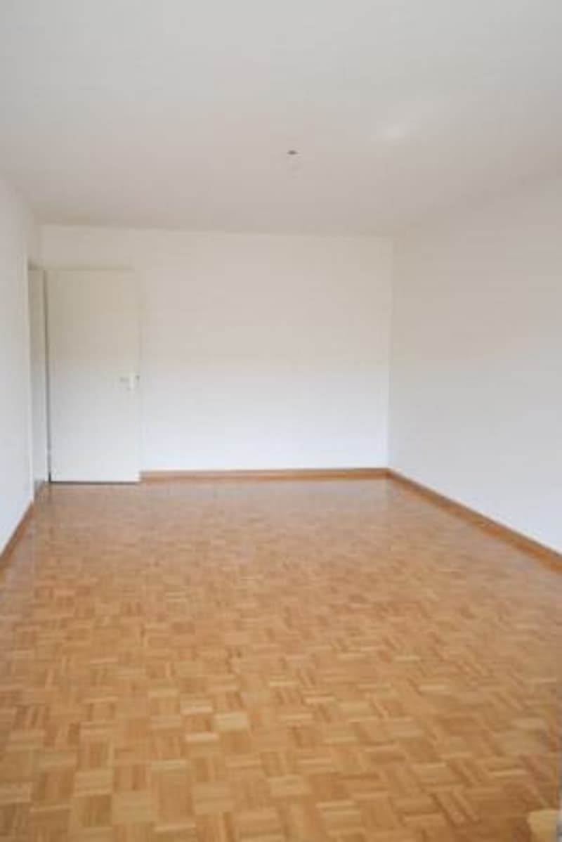 Incantevole appartamento di 3 locali con balcone a Ostermundigen (8)