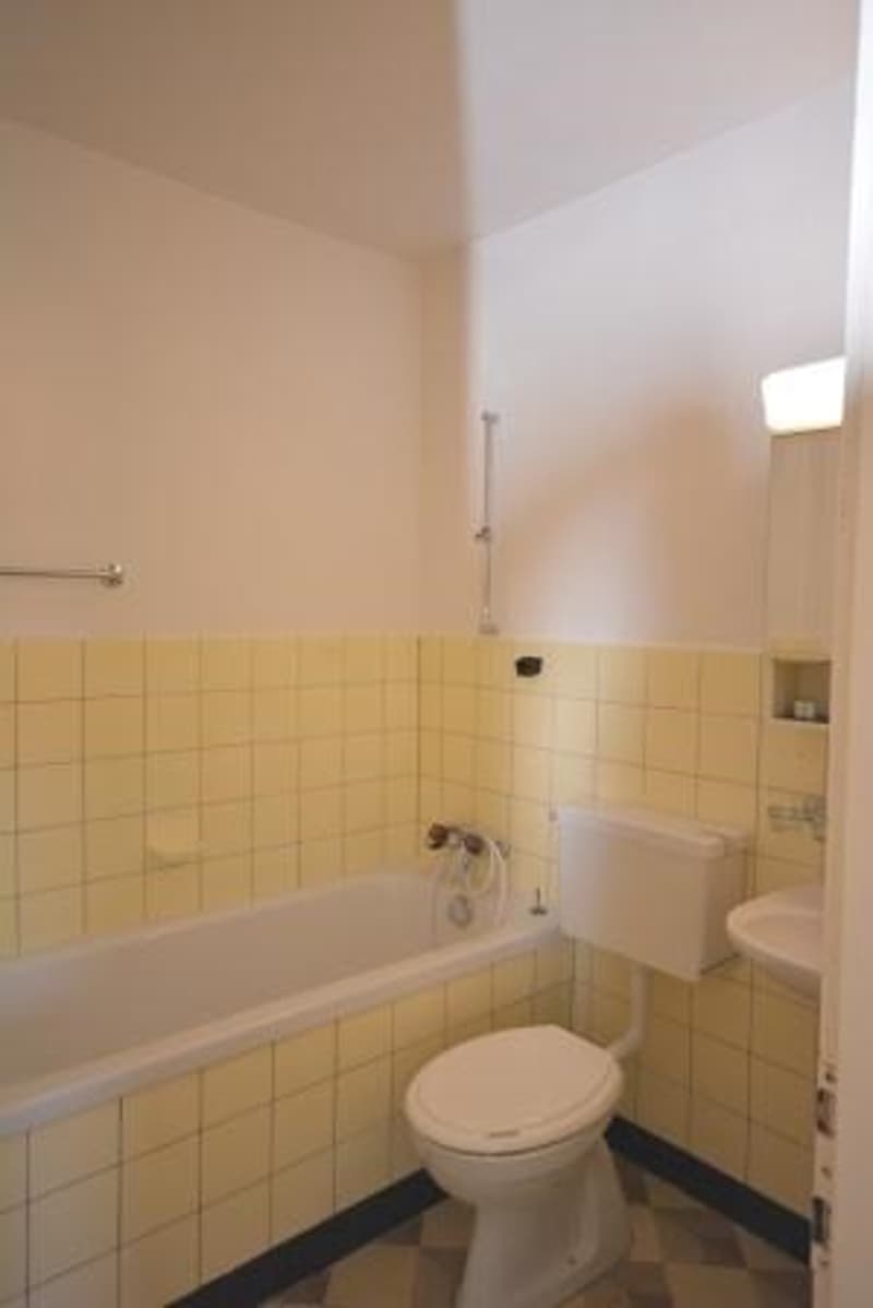 Incantevole appartamento di 3 locali con balcone a Ostermundigen (9)