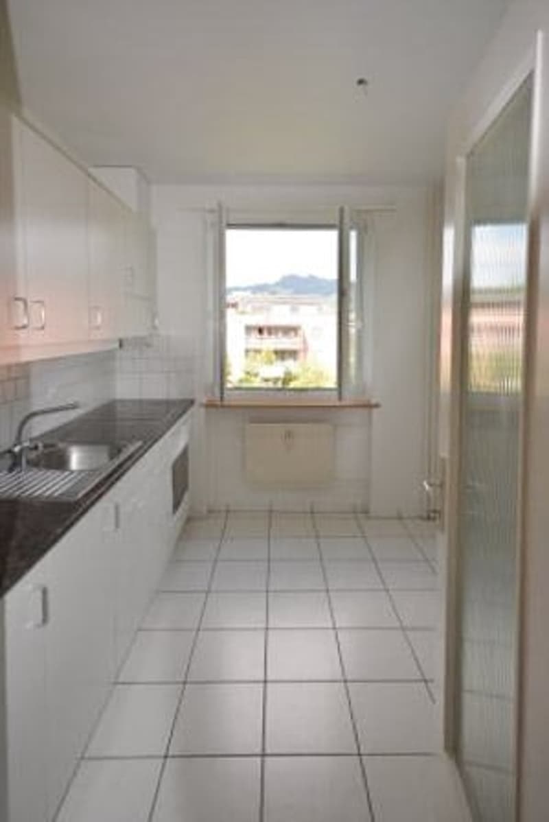 Incantevole appartamento di 3 locali con balcone a Ostermundigen (4)
