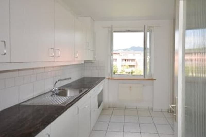 Incantevole appartamento di 3 locali con balcone a Ostermundigen (5)
