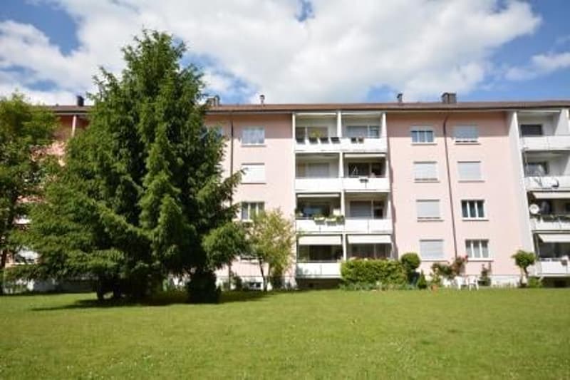 Incantevole appartamento di 3 locali con balcone a Ostermundigen (1)