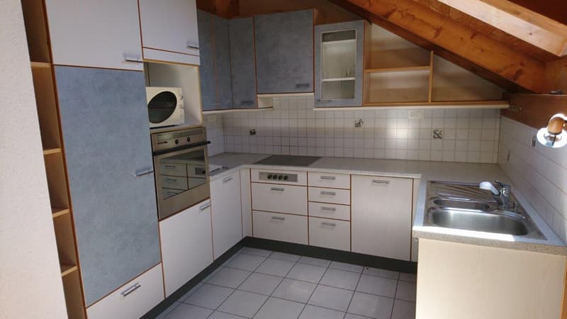 Charmante 4.5-Zimmer-Dachwohnung Heggidorn – Ruhige Lage mit herrlichem Ausblick (36)