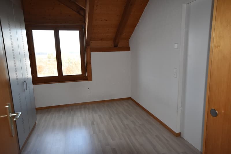 Charmante 4.5-Zimmer-Dachwohnung Heggidorn – Ruhige Lage mit herrlichem Ausblick (9)