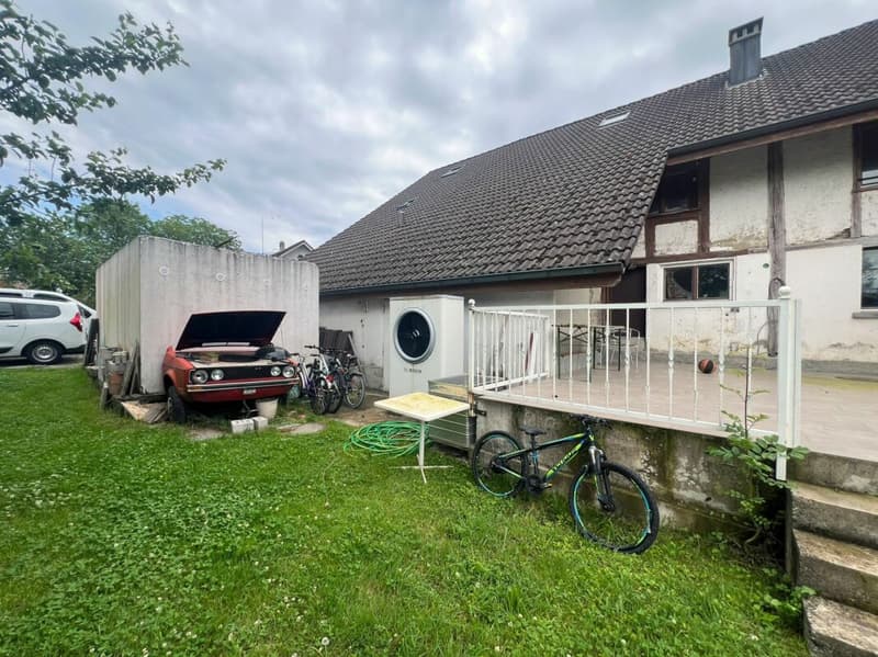 Sitzplatz - Wärmepumpe - Garagenbox