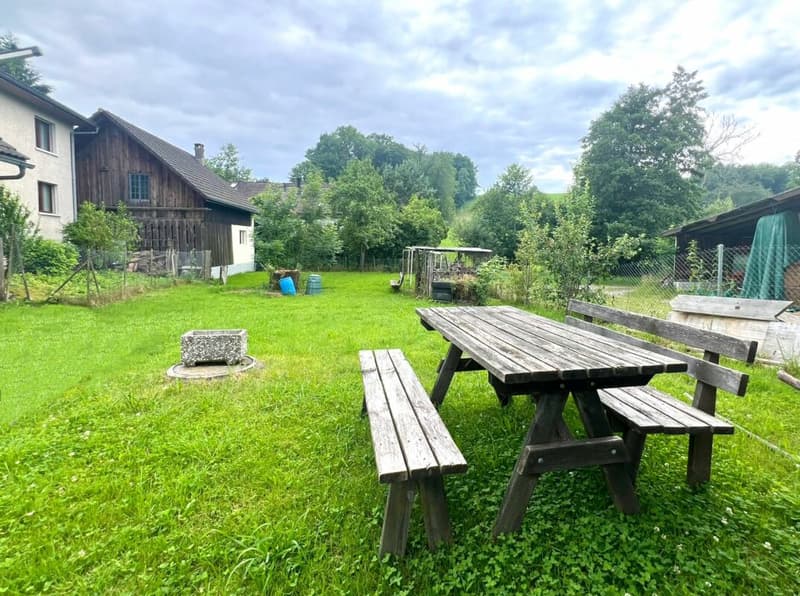 Grosses Grundstück mit viel Land