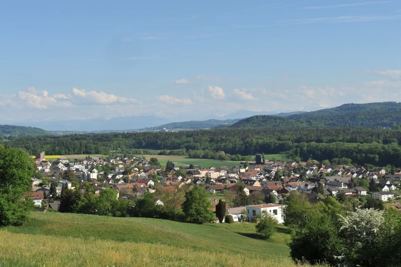 Möriken mit Sicht in die Berner-, die Innerschweizer und Glarneralpen