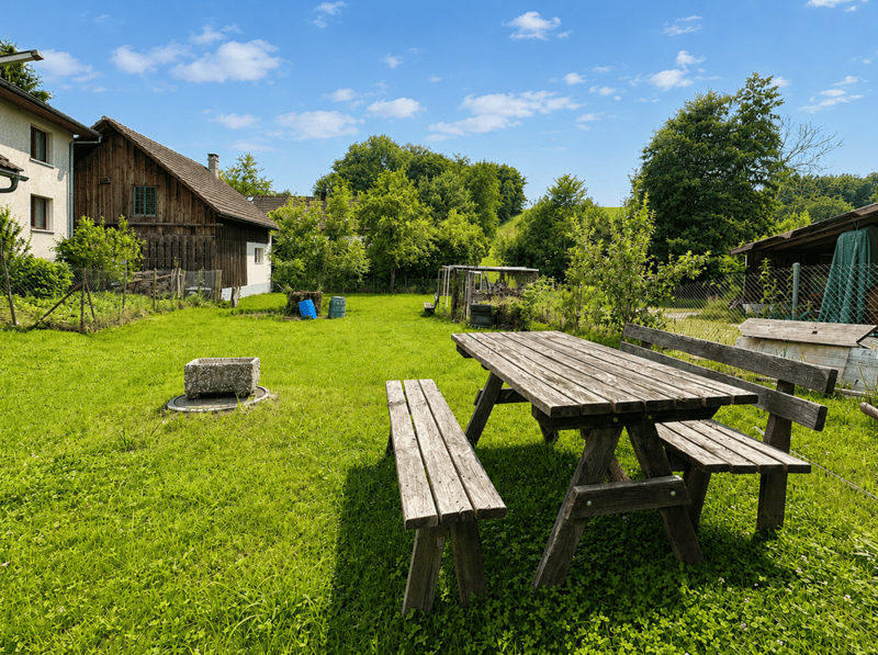 Grosses Grundstück im Westen