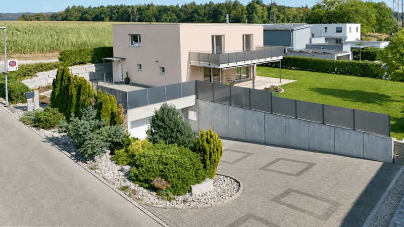 EFH mit grosser Garage und viel Umschwung