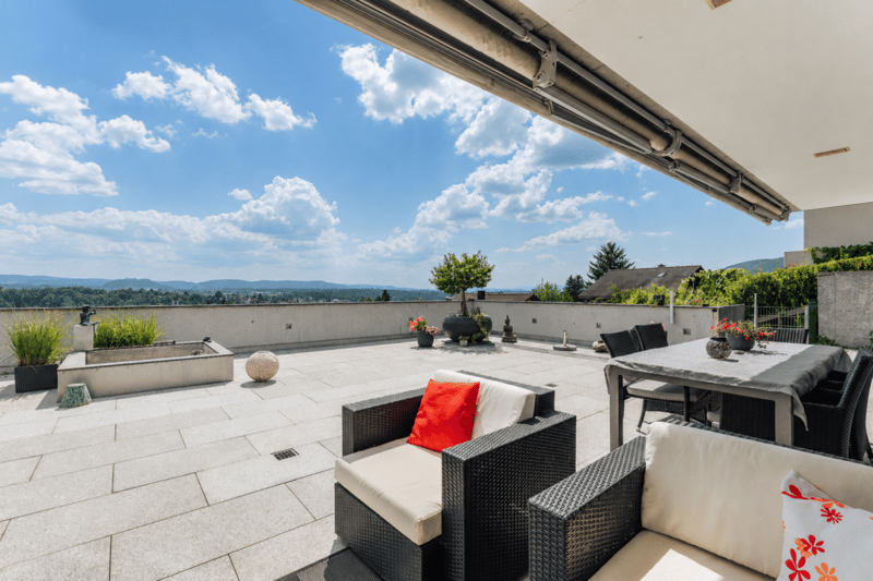 279 m² Wohnen unverbaubarem Panorama - modernes 7½-Zimmer-Terrassenhaus in Möriken (2)