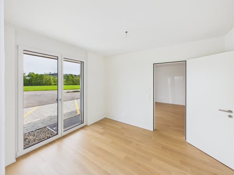 Moderne 2.5-Zimmerwohnung mit 14m2 Balkon (3)