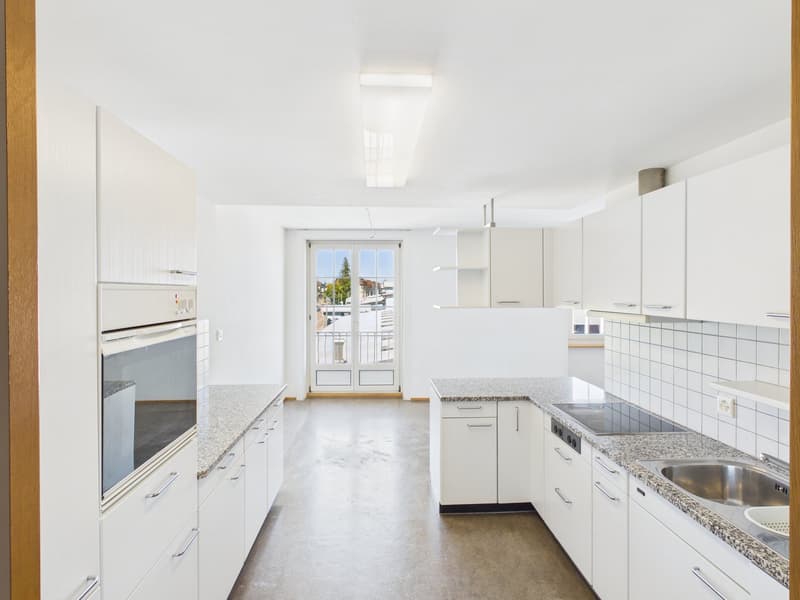 Charmante 4.5-Zimmer-Altbauwohnung mit Balkon im Herzen von St. Gallen (4)