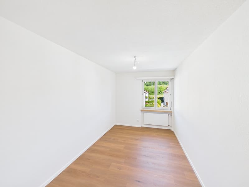 Helle und renovierte 4.5-Zimmerwohnung mit Balkon (10)