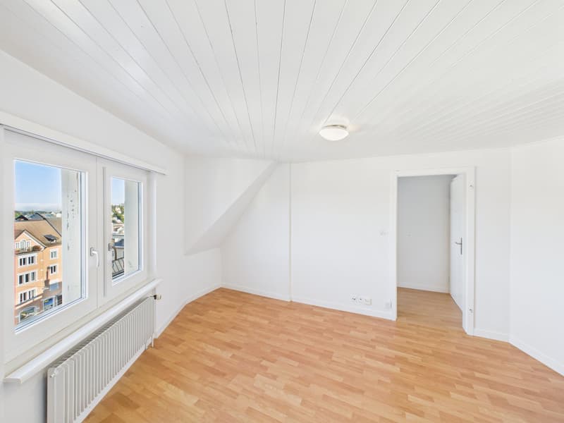 Charmante 2-Zimmer-Dachwohnung an der Teufener Strasse (2)