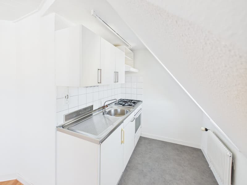 Charmante 2-Zimmer-Dachwohnung an der Teufener Strasse (3)
