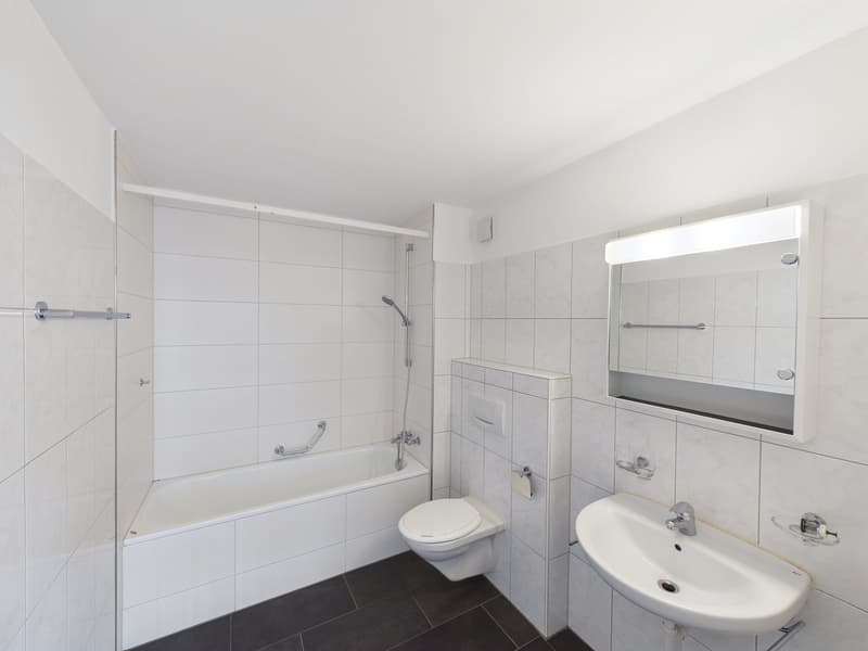 Renovierte 3.5-Zimmer-Wohnung mit Balkon und schöner Aussicht (12)