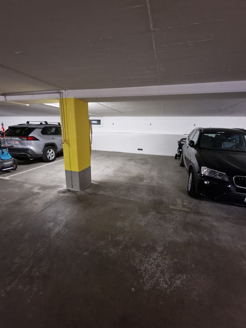 Posto auto a Wollishofen disponibile immediatamente! (3)