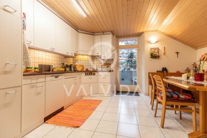 Appartement en mansarde attractif de 4,5 pièces dans un emplacement central (3)