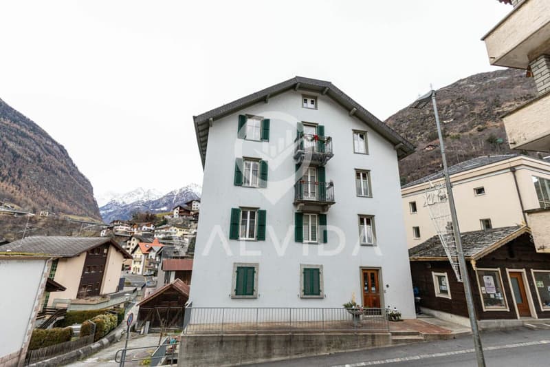 Appartement en mansarde attractif de 4,5 pièces dans un emplacement central (15)