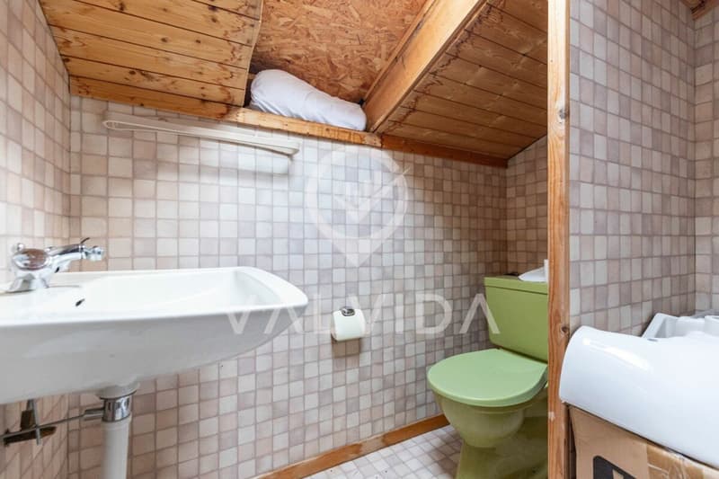 Immeuble polyvalent avec potentiel d'extension dans un quartier calme de Kalpetran (24)