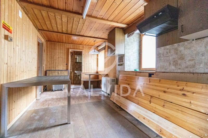 Immeuble polyvalent avec potentiel d'extension dans un quartier calme de Kalpetran (23)