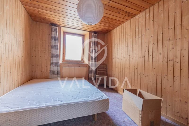 Immeuble polyvalent avec potentiel d'extension dans un quartier calme de Kalpetran (26)