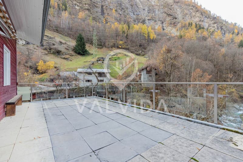 Immeuble polyvalent avec potentiel d'extension dans un quartier calme de Kalpetran (13)