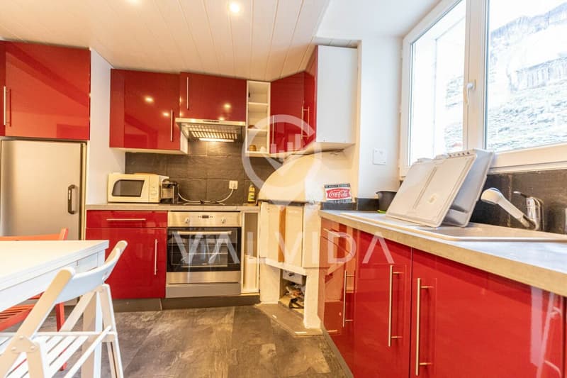 Immeuble polyvalent avec potentiel d'extension dans un quartier calme de Kalpetran (3)