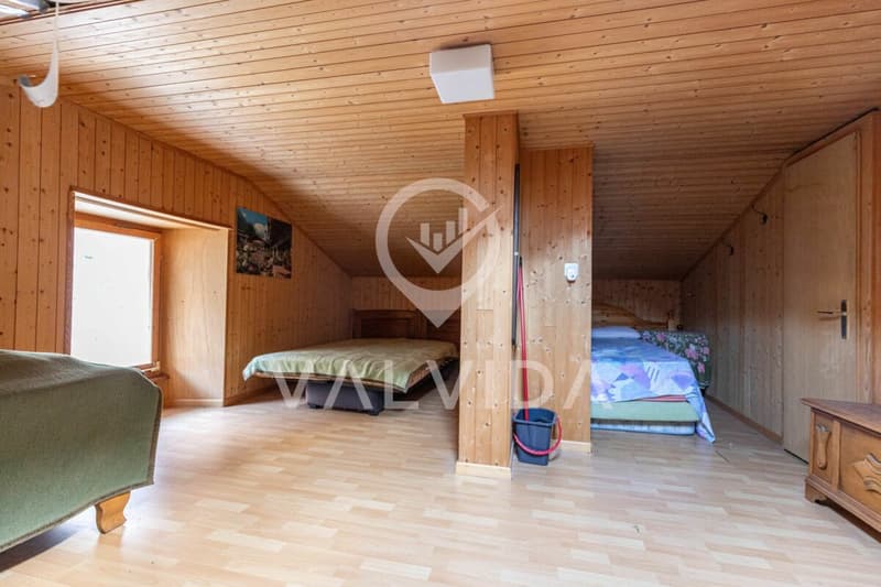 Immeuble polyvalent avec potentiel d'extension dans un quartier calme de Kalpetran (22)