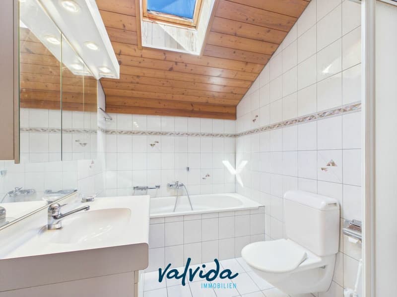Maison à deux familles conviviale avec potentiel de développement à Staldenried (8)
