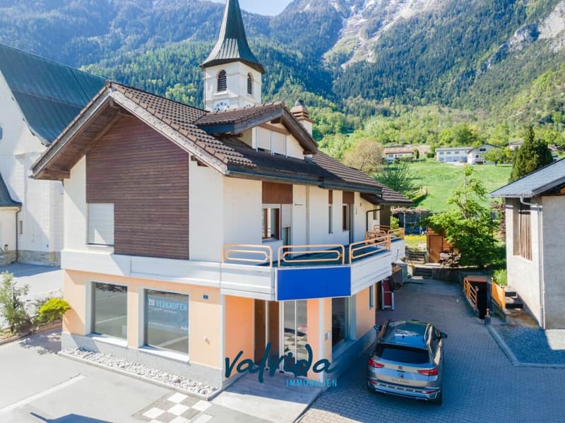 Residential & Commercial Building in Agarn with 5.5-Room Apartment, Retail Space & 1'100 m² Plot (2)