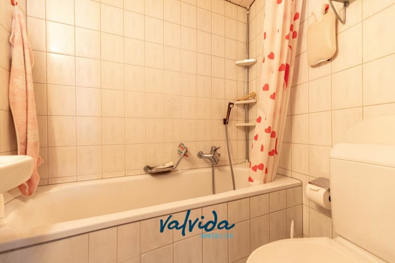 Charming residential unit with 3 apartments in an idyllic location in Ernen (4)