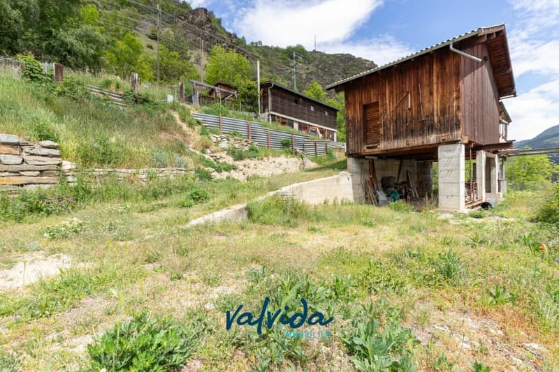 Economic building with stable and separate barn above Stalden in a quiet location (1)