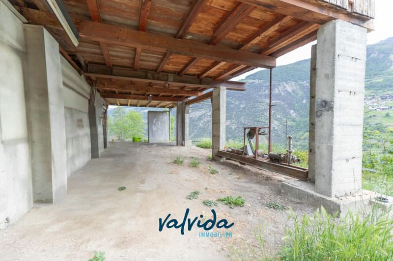 Economic building with stable and separate barn above Stalden in a quiet location (11)