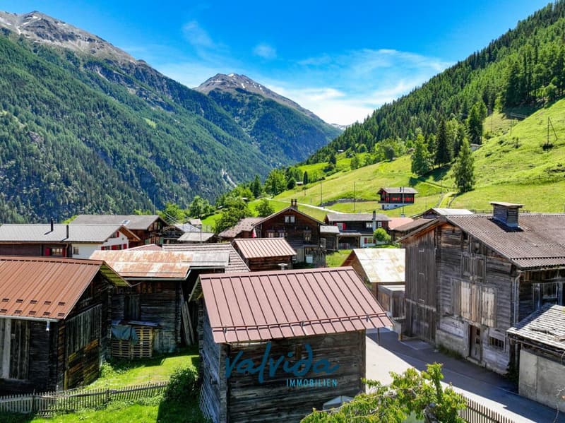 Authentic Valaisian barn with excellent building substance - ready for your ideas (9)